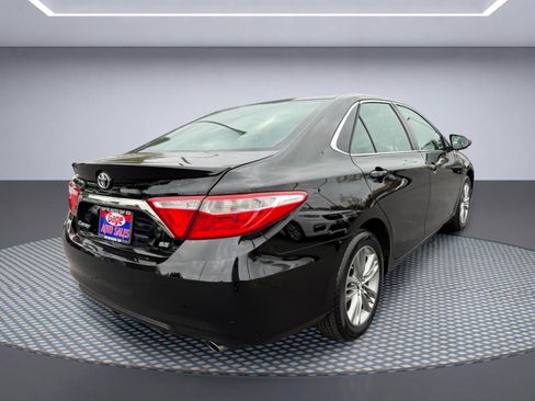 Used 2017 Toyota Camry SE FWD image 6