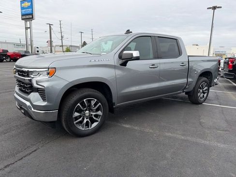 Used 2023 Chevrolet Silverado 1500 LT AWD/4WD image 3