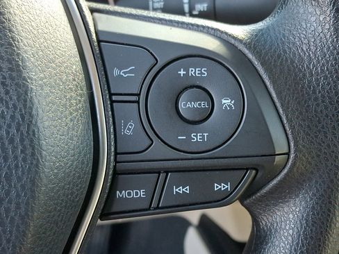 Used 2018 Toyota Camry LE image 20