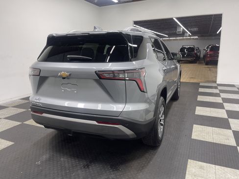 Used 2025 Chevrolet Equinox LT w/ Convenience Package II image 5