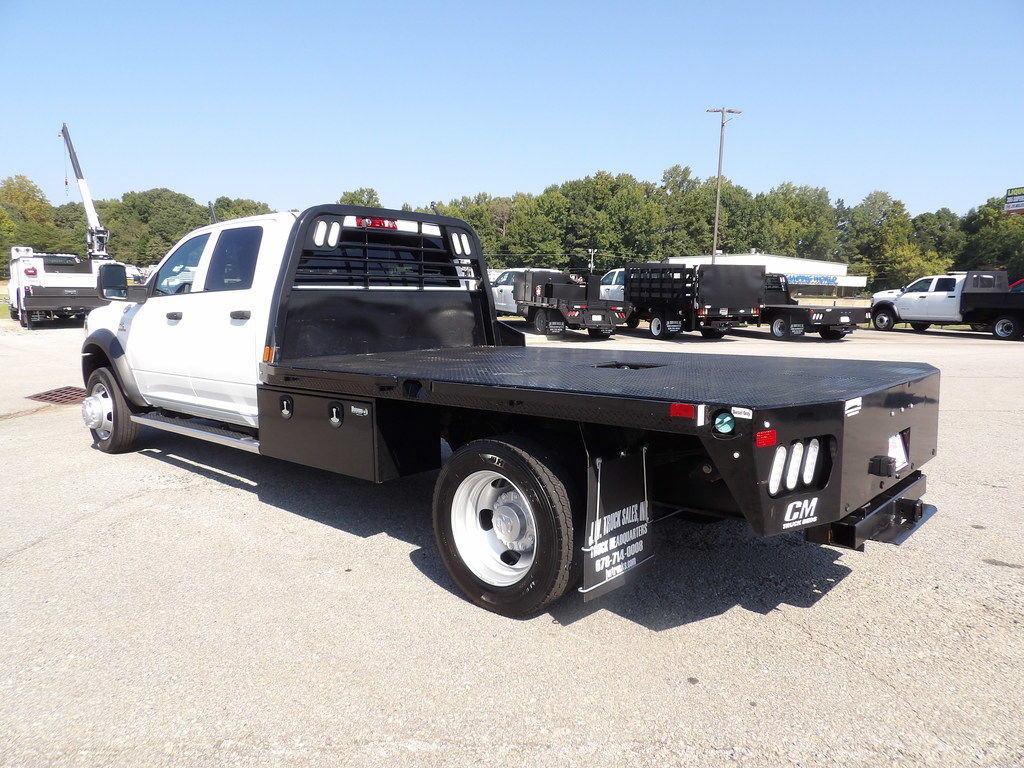 Used 2024 RAM 5500 4x4 Crew Cab image 4