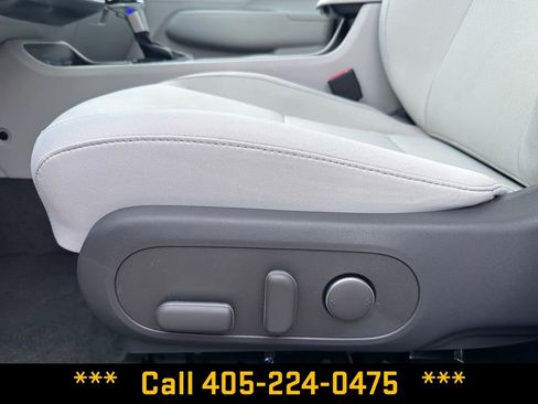 Used 2025 Hyundai Kona SEL image 28