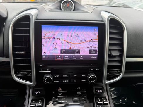 Used 2017 Porsche Cayenne Platinum Edition image 17