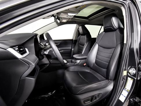 Used 2022 Toyota RAV4 XLE Premium w/ Carpet Mat Package (TMS) AWD/4WD image 4