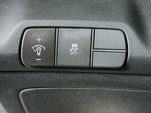 Used 2025 Hyundai Elantra Sport FWD image 17