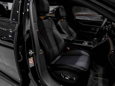 Used 2024 Bentley Flying Spur V8 image 37