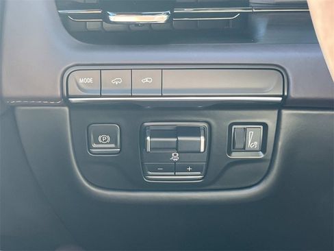 Used 2021 Cadillac Escalade Sport Platinum image 29