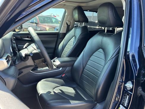 Used 2022 Toyota Highlander XLE image 7