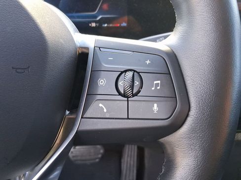 Used 2025 BMW X2 xDrive28i w/ Premium Package image 21