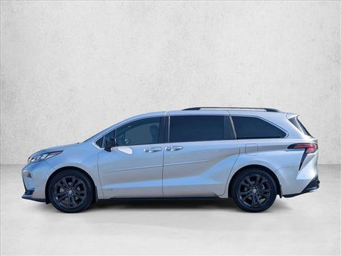 Used 2021 Toyota Sienna XSE w/ XSE Plus Package FWD image 9
