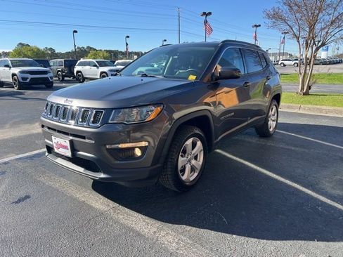 Used 2019 Jeep Compass Latitude w/ Cold Weather Group image 4