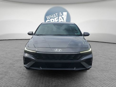 Used 2025 Hyundai Elantra Limited FWD image 9