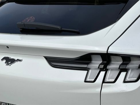 Certified 2022 Ford Mustang Mach-E Select image 25