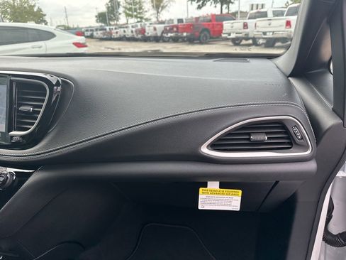 New 2026 Chrysler Pacifica Select image 58