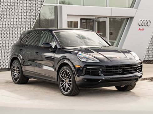 Used 2021 Porsche Cayenne image 2
