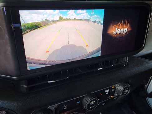 Used 2025 Jeep Wrangler Unlimited Sport AWD/4WD image 21