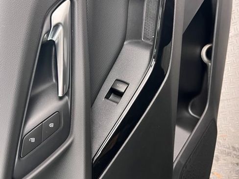 New 2026 Chevrolet Equinox LT w/ Convenience Package II image 43