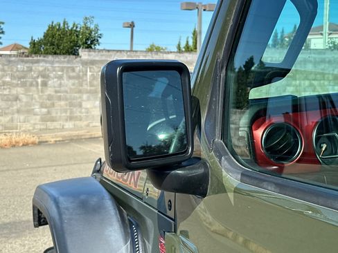 Used 2023 Jeep Wrangler Unlimited Rubicon AWD/4WD image 20
