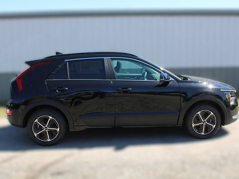 New 2026 Kia Niro EX FWD image 5