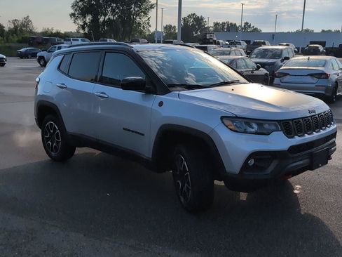 Used 2024 Jeep Compass Trailhawk AWD/4WD image 10