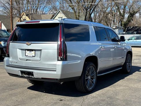Used 2019 Cadillac Escalade ESV Luxury w/ LPO, Radiant Package AWD/4WD image 8