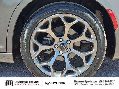 Used 2018 Chrysler 300 S w/ Beats Audio Group RWD image 13