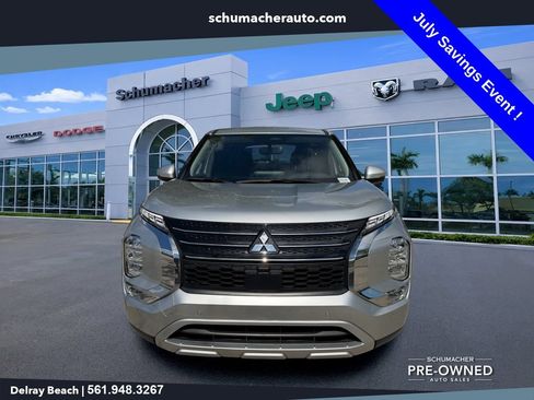 Used 2024 Mitsubishi Outlander FWD image 2