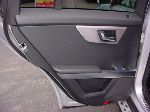 Used 2010 Mercedes-Benz GLK 350 4MATIC image 28