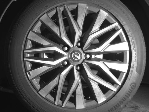 Used 2025 Nissan Altima 2.5 SV FWD image 12