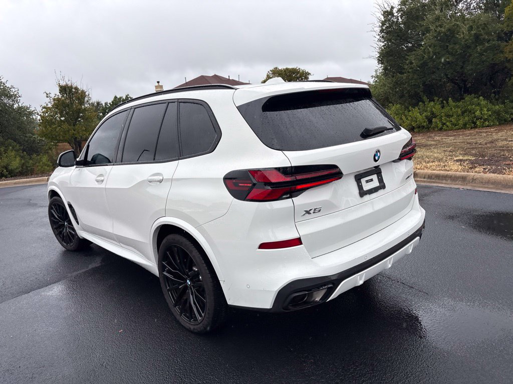 Used 2024 BMW X5 sDrive40i w/ M Sport Package RWD image 3