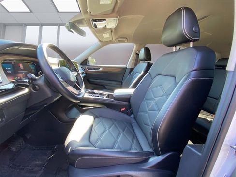 Used 2024 Volkswagen Atlas SE image 23