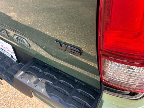 Used 2021 Toyota Tacoma SR5 w/ Trail Edition image 15