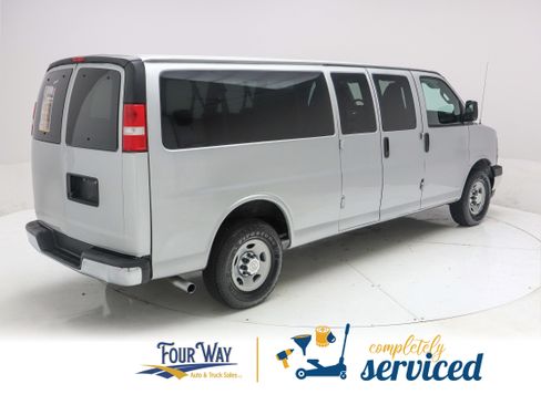 Used 2020 Chevrolet Express 3500 LT w/ LT Preferred Equipment Group RWD image 4