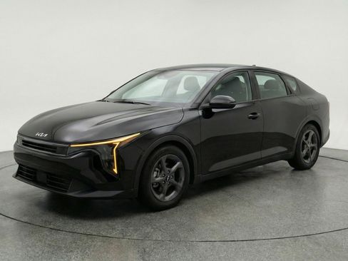 Used 2025 Kia K4 FWD image 3