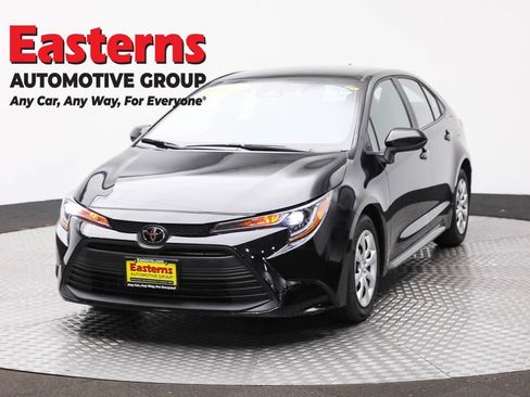 Used 2025 Toyota Corolla LE image 1