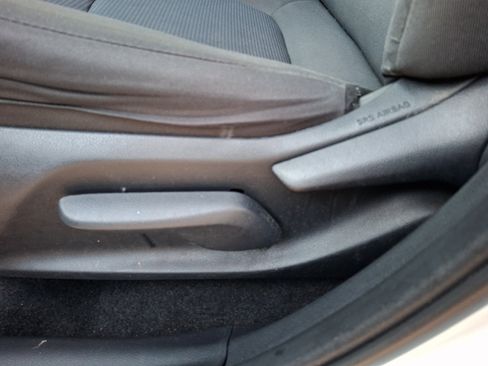 Used 2019 Toyota RAV4 LE w/ All Weather Liner Package AWD/4WD image 15