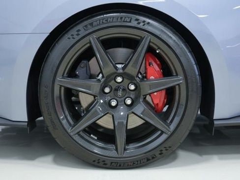 Used 2022 Ford Mustang Shelby GT500 w/ Carbon Fiber Track Pack RWD image 11