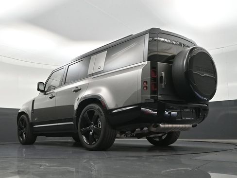 Used 2024 Land Rover Defender 130 X-Dynamic SE AWD/4WD image 25