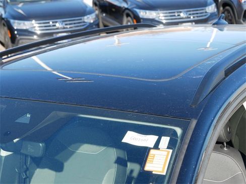 Certified 2025 Volkswagen Taos SE image 11