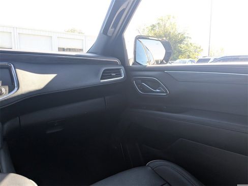 Used 2023 GMC Yukon SLT image 17