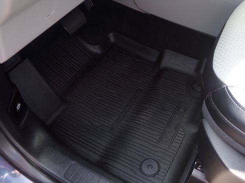 Used 2023 Ford Escape SE image 25