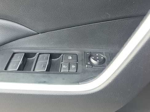Used 2025 Toyota RAV4 XLE FWD image 19