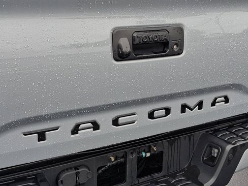 Used 2021 Toyota Tacoma TRD Sport w/ TRD Premium Sport Package AWD/4WD image 32