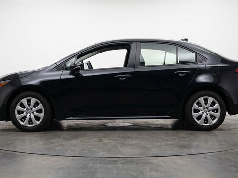 Used 2025 Toyota Corolla LE FWD image 5