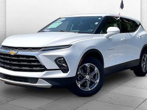 Used 2025 Chevrolet Blazer LT FWD image 12
