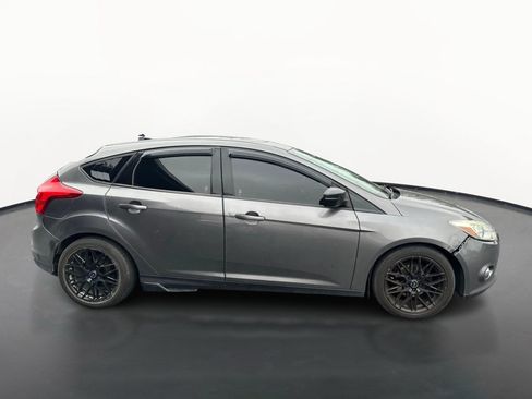 Used 2014 Ford Focus SE w/ Equipment Group 201A FWD image 2