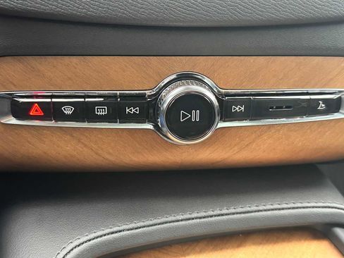 Certified 2023 Volvo XC90 T8 Plus image 38