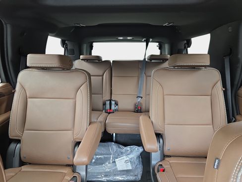Used 2024 Chevrolet Tahoe High Country AWD/4WD image 34