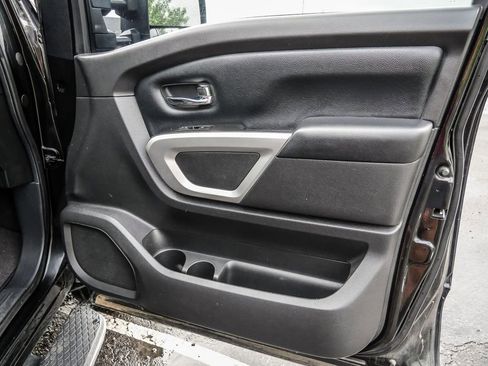 Used 2017 Nissan Titan SV AWD/4WD image 18
