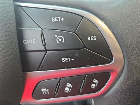Used 2025 Chrysler Pacifica Select FWD image 17